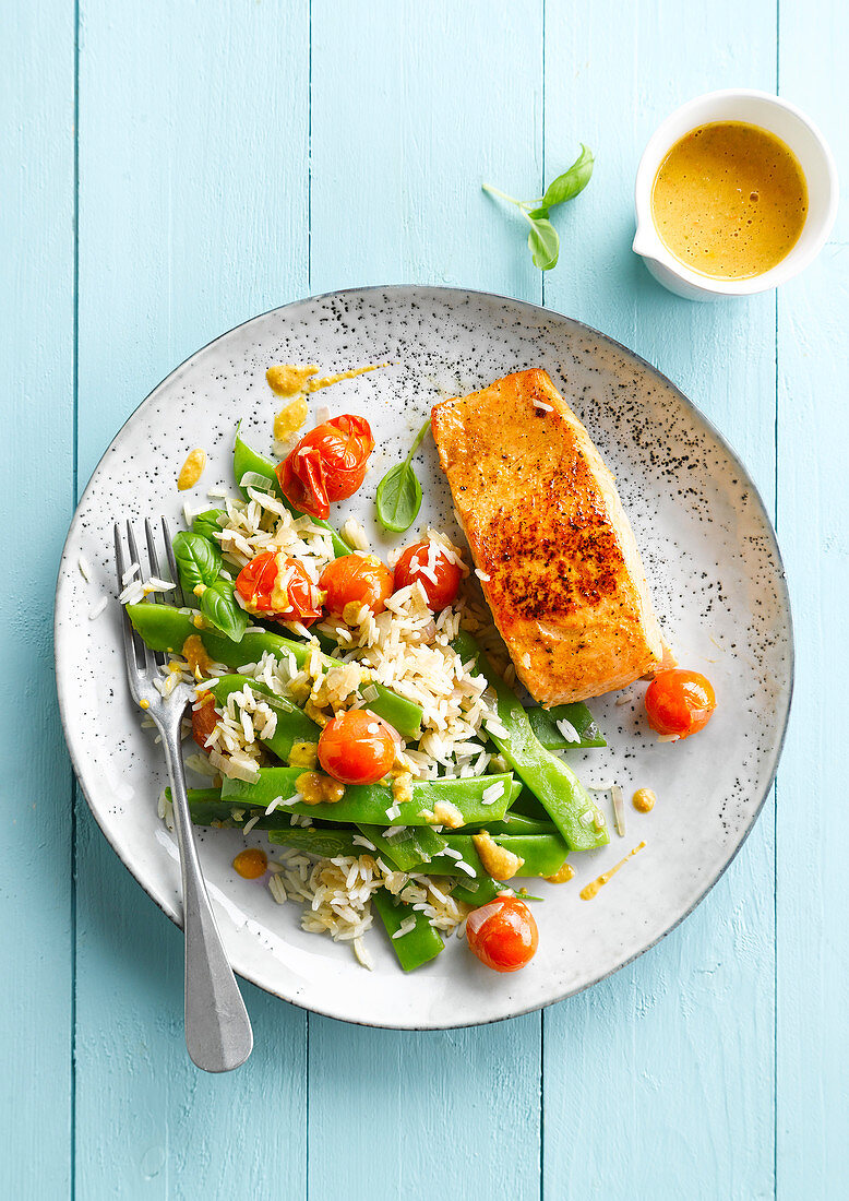 Baked salmon and string beans