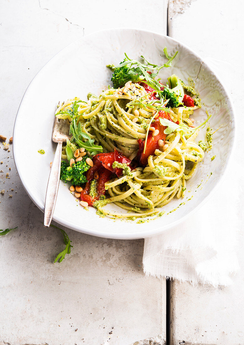 Linguini with peppers and broccoli pesto
