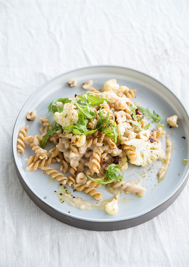 Fusilli mit Hähnchen und Blumenkohl und Sahne