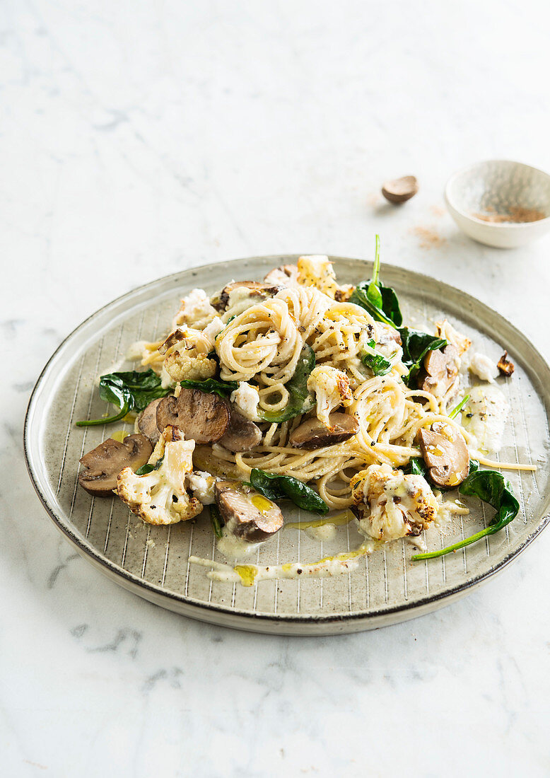 Cauliflower spinach mushroom pasta