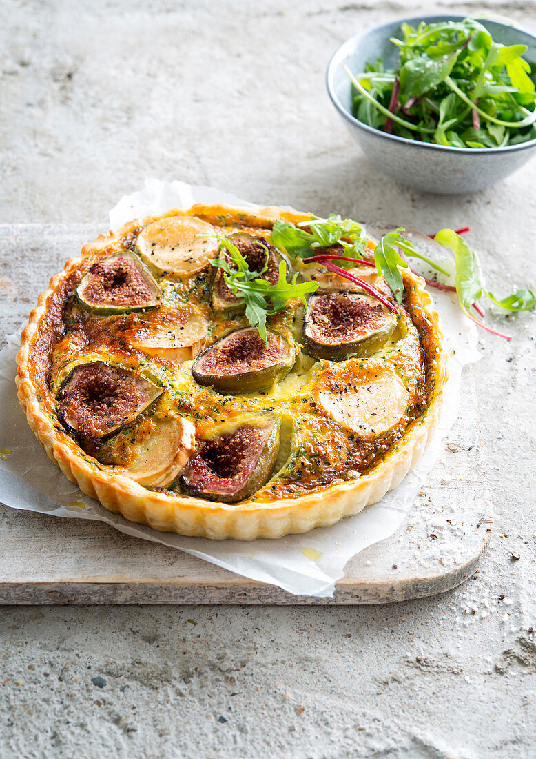 Quiche with figs and goats cheese