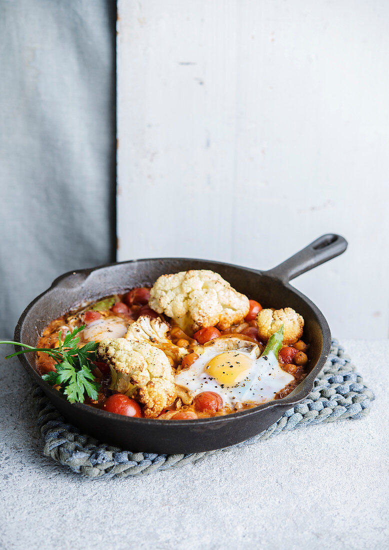 Shakshuka with chicken and cauliflower (North Africa)