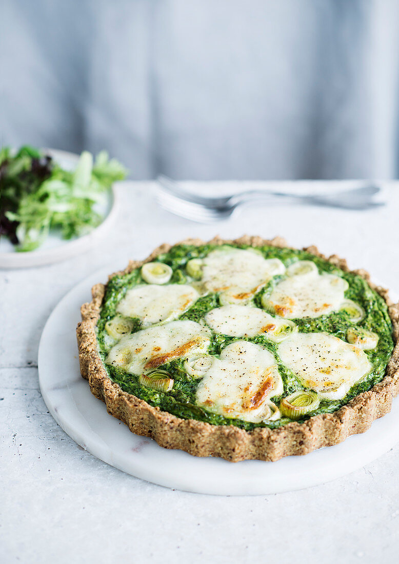 Spinach tart with goat’s cheese and leek