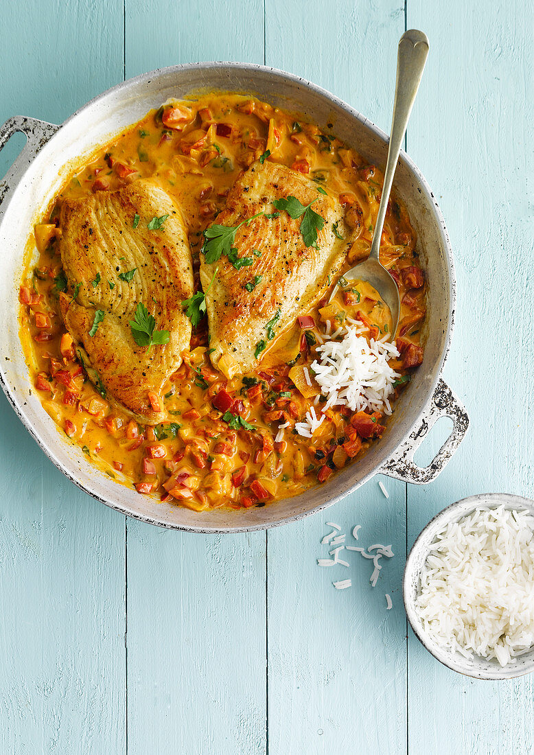 Hähnchenschnitzel in Paprika-Rahmsauce mit Curry