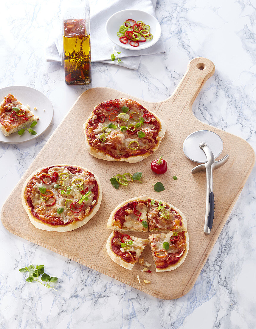 Small pepper and oregano pizzas