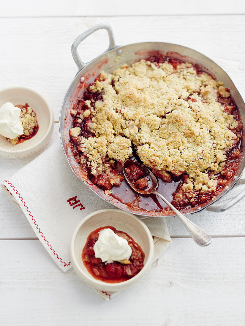 Strawberry and rhubarb crumble