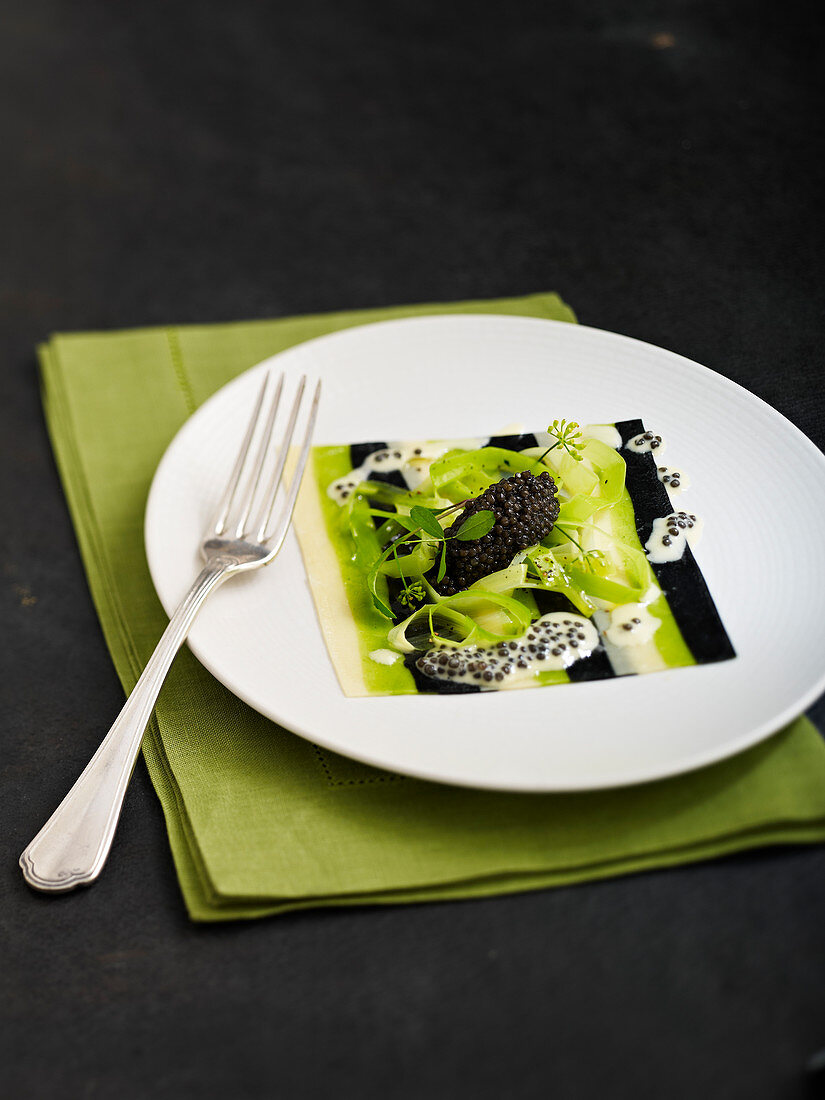 Offene Lasagne Tricolore mit Kaviar