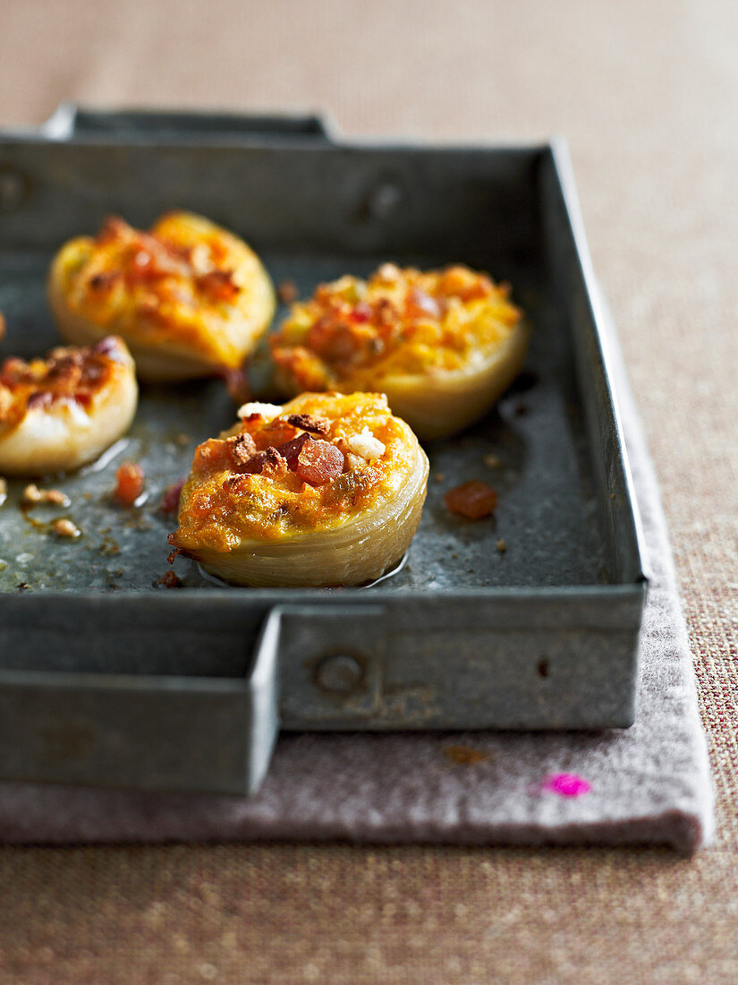 Stuffed onions with dried fruits from the oven