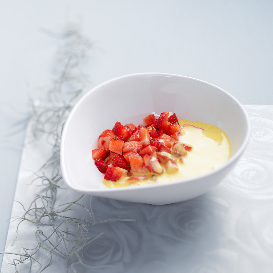 Strawberry tartare with zabaglione