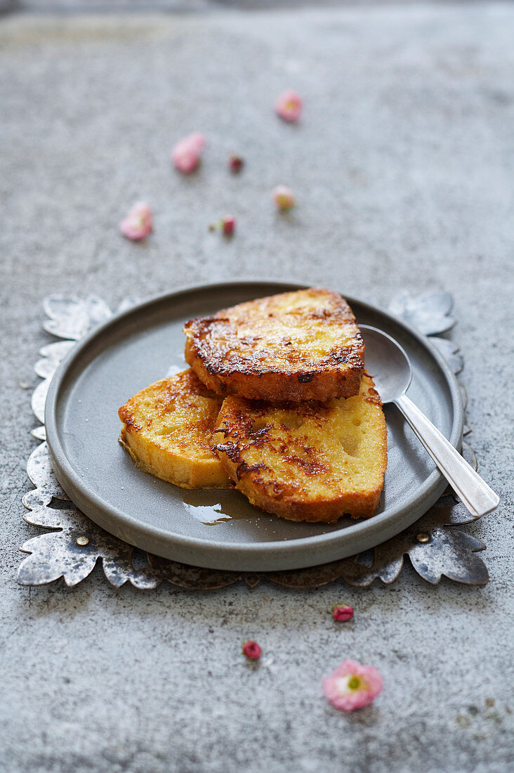 French toast flambéed with rum
