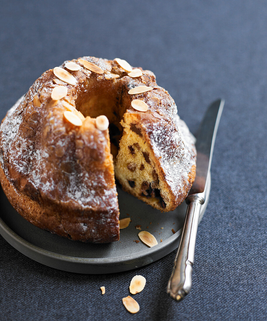 Gugelhupf with almonds, sultanas and chocolate