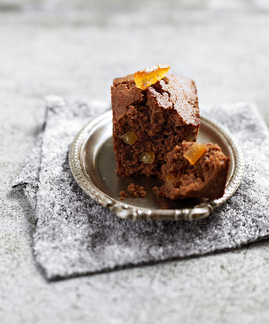 Mini chocolate cake with candied oranges
