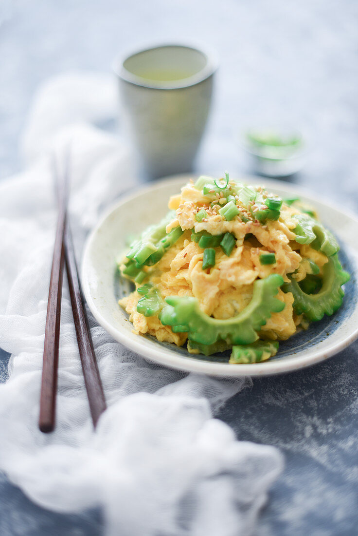 Omelette with bitter cucumber