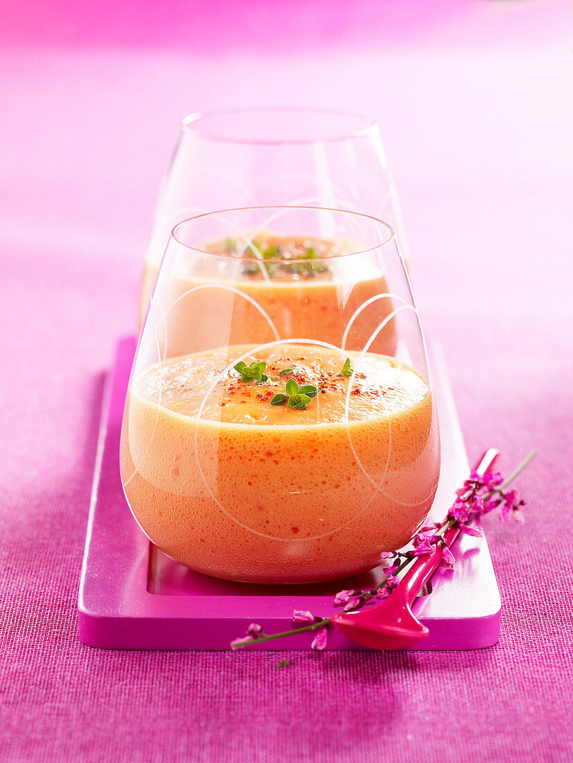 Tomato smoothies with melon, chilli and lemon thyme