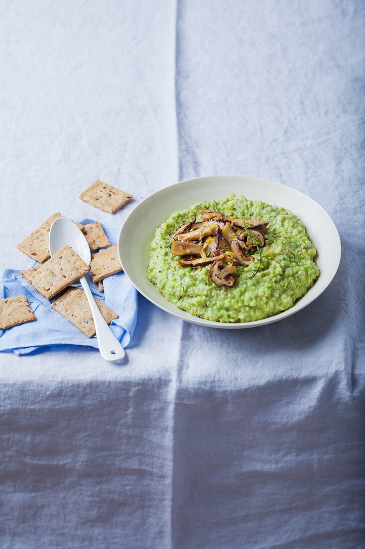 Hirse mit Erbsen und Champignons