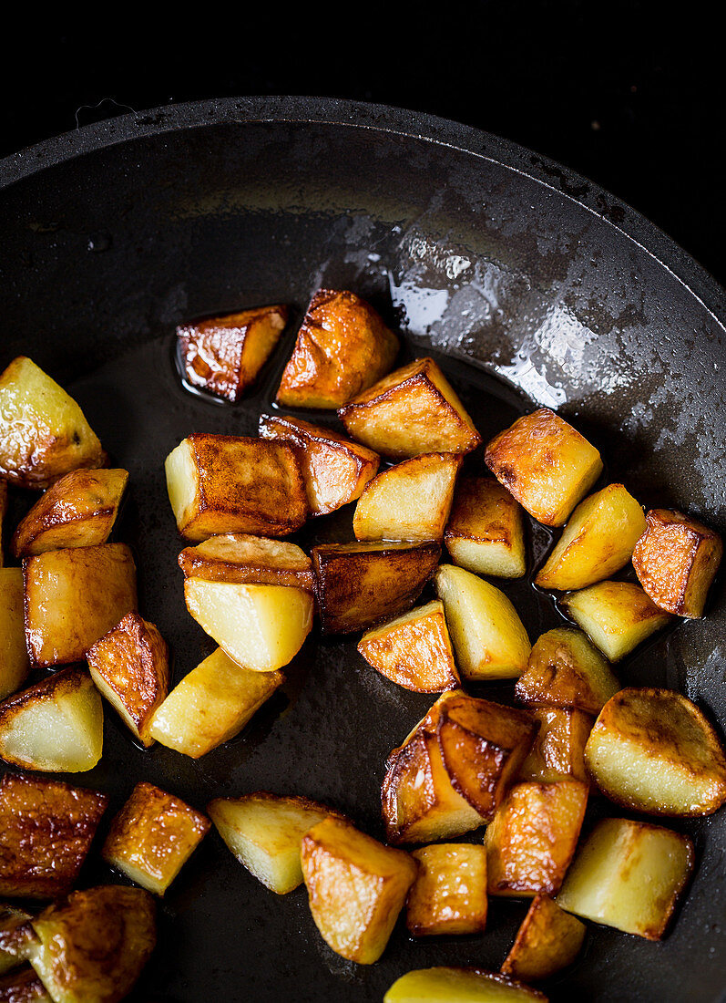 Pan of potatoes sauté