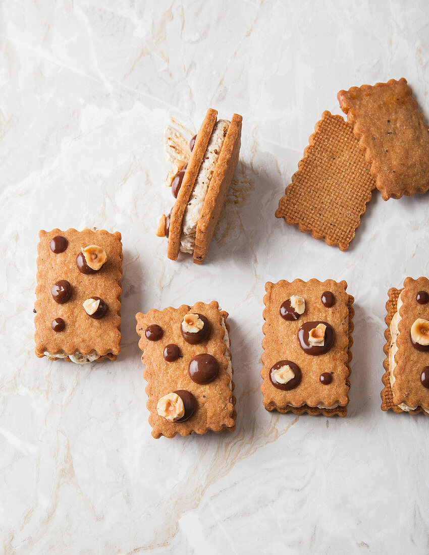 Sablés mit Schokolade und Haselnuss