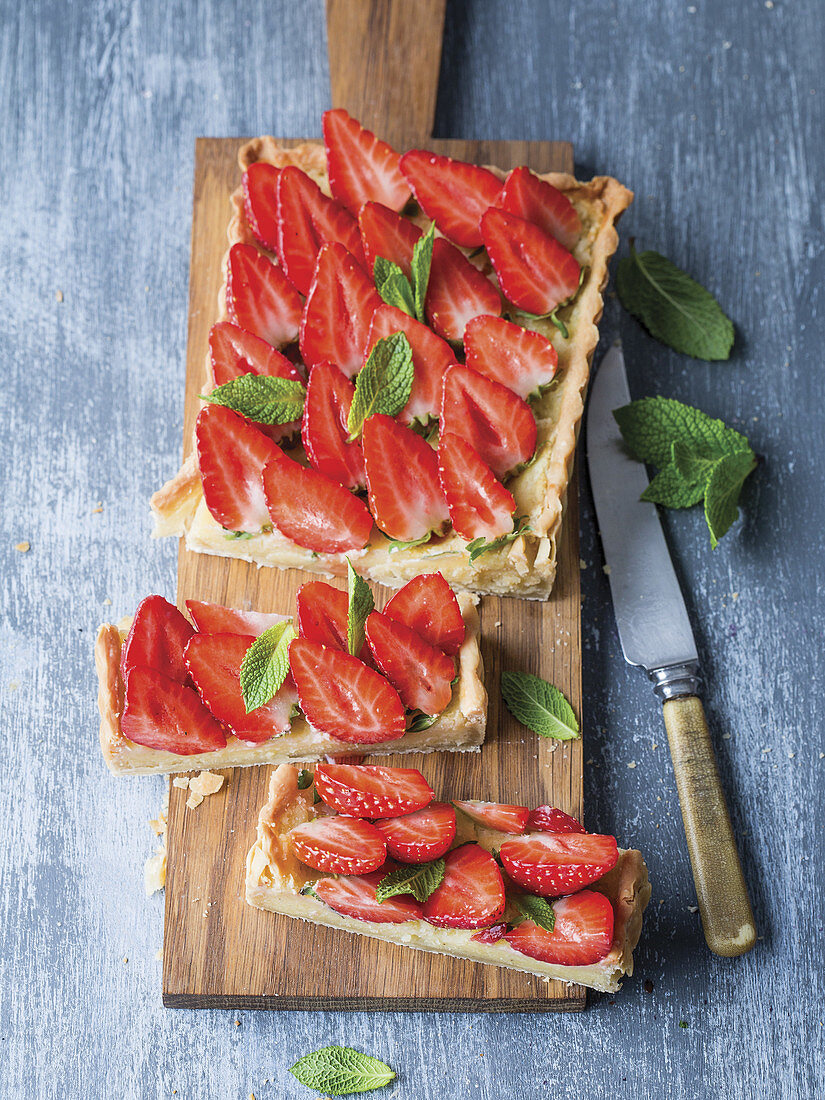 Rectangular strawberry tart with mint leaves