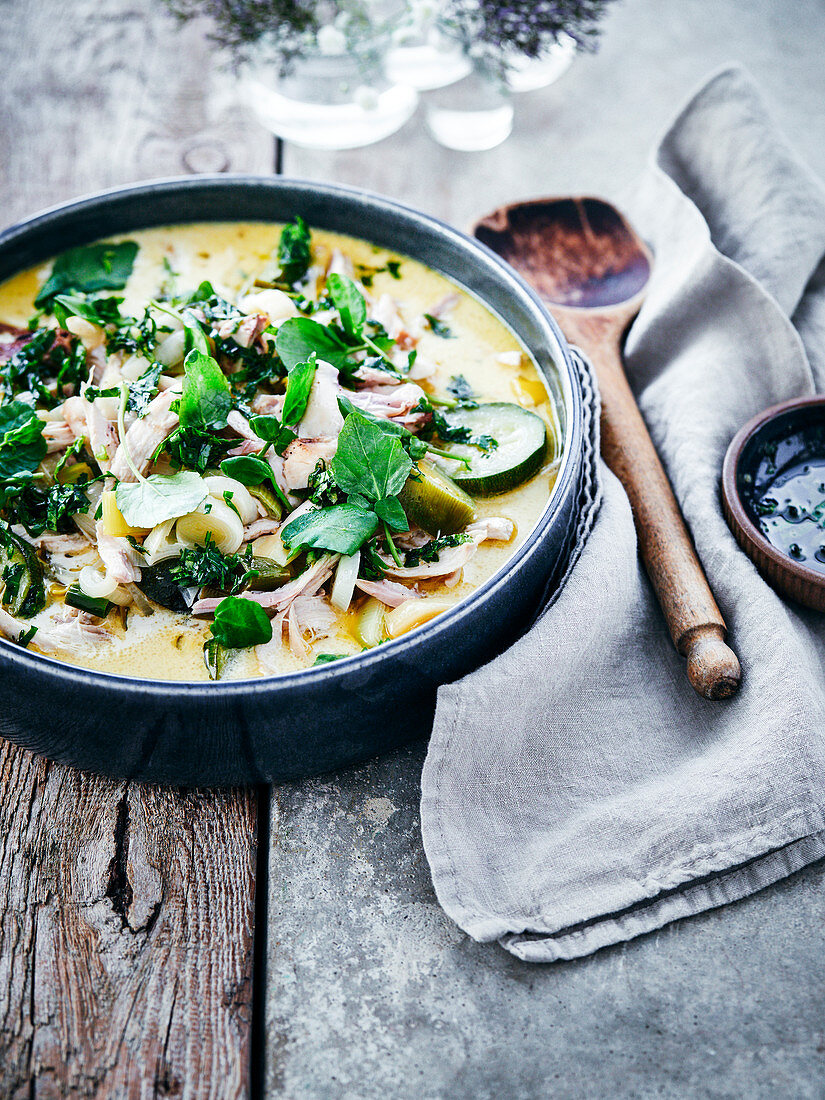 Baked eggs with chicken breast and green vegetables