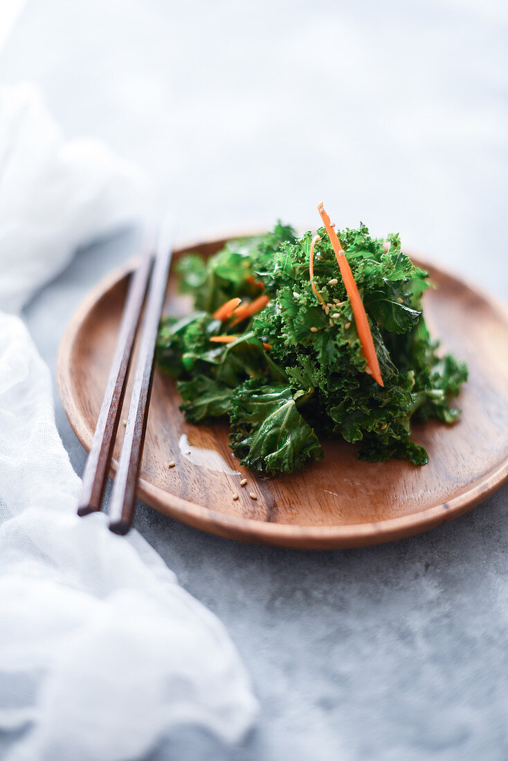 Grünkohlsalat mit Sesam (Asien)