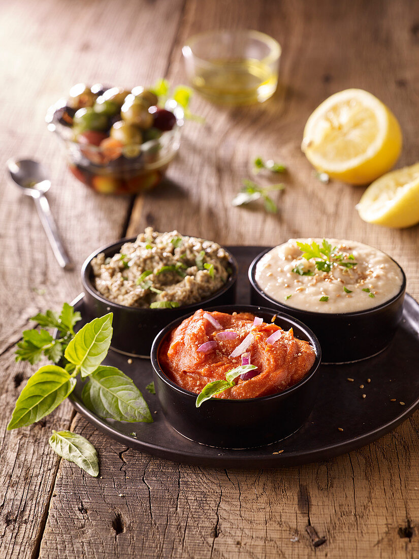 Weiße Bohnencreme, Linsenaufstrich und Tomaten-Polentacreme