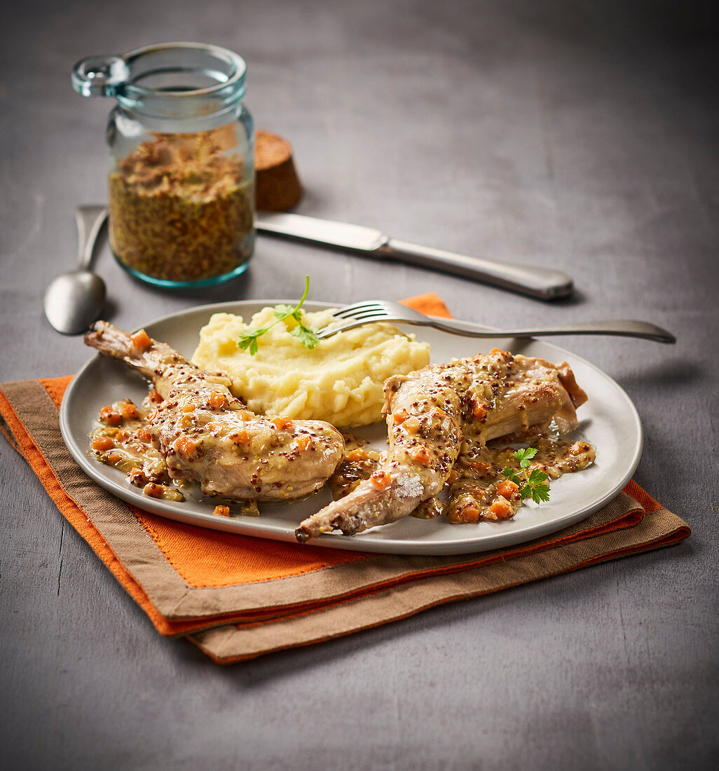 Leg of rabbit with mustard and mashed potatoes