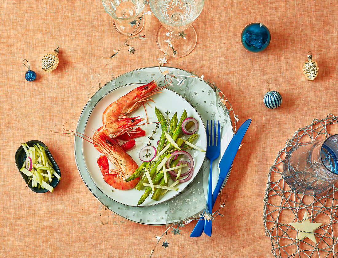 Prawns with asparagus and green apples (Christmas)