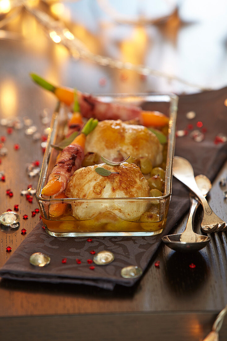 Oven-baked chicken breast with bacon-wrapped carrots and grapes (Christmas)