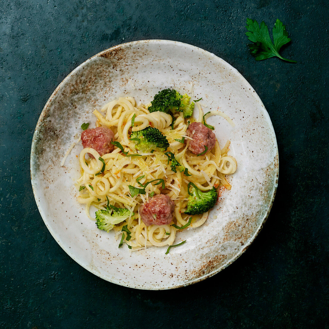 Vegetable spaghetti with broccoli and beef balls