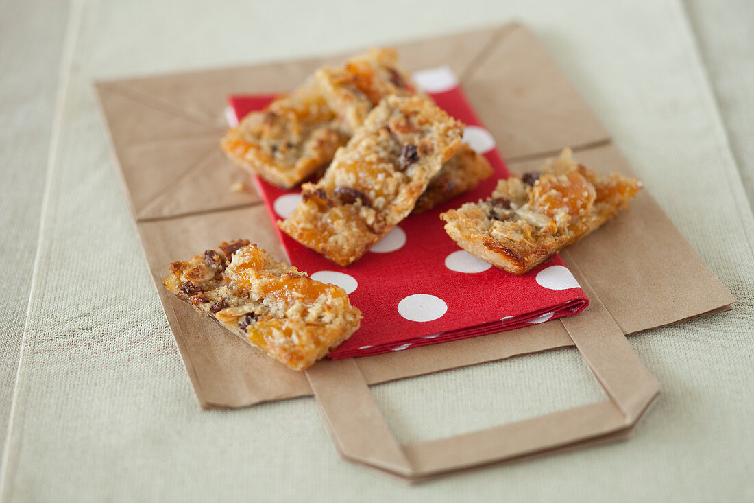 Muesli bars with apricots and sultanas
