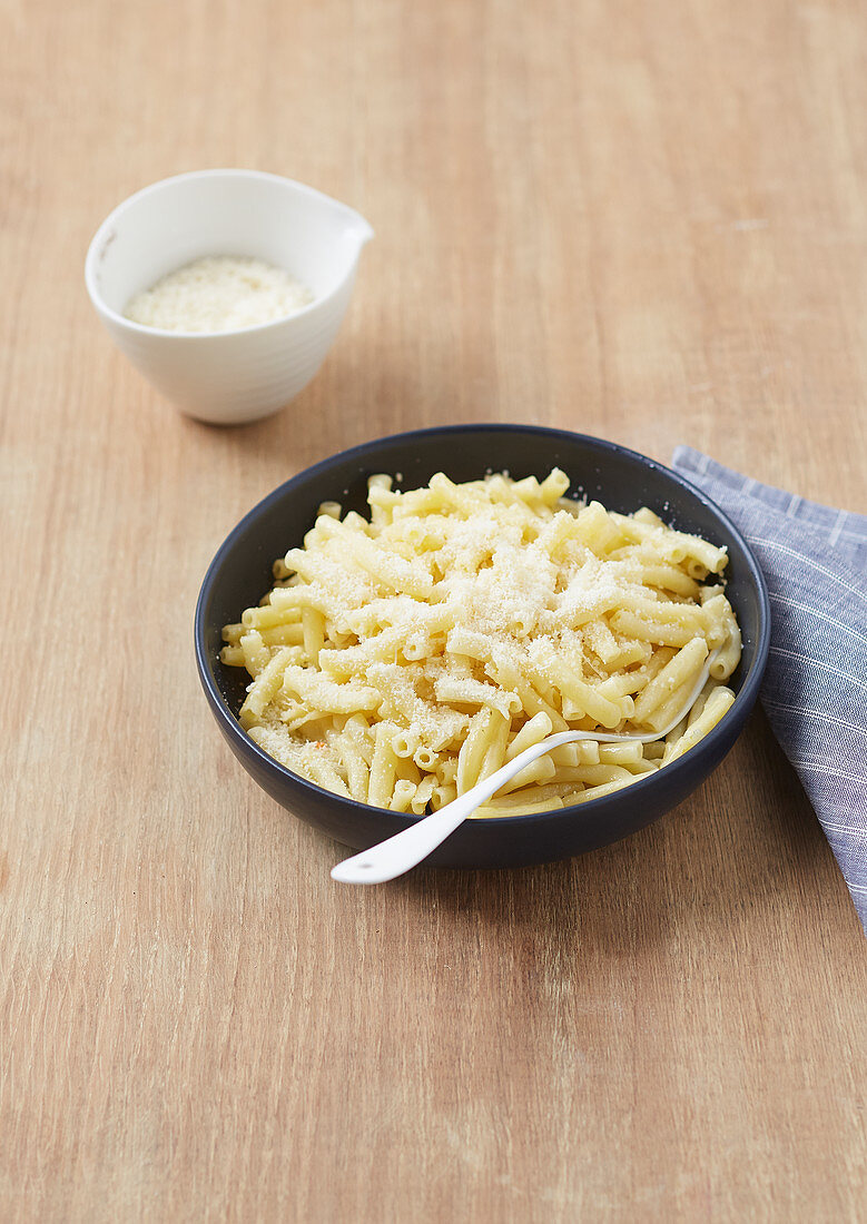 Penne with grated cheese