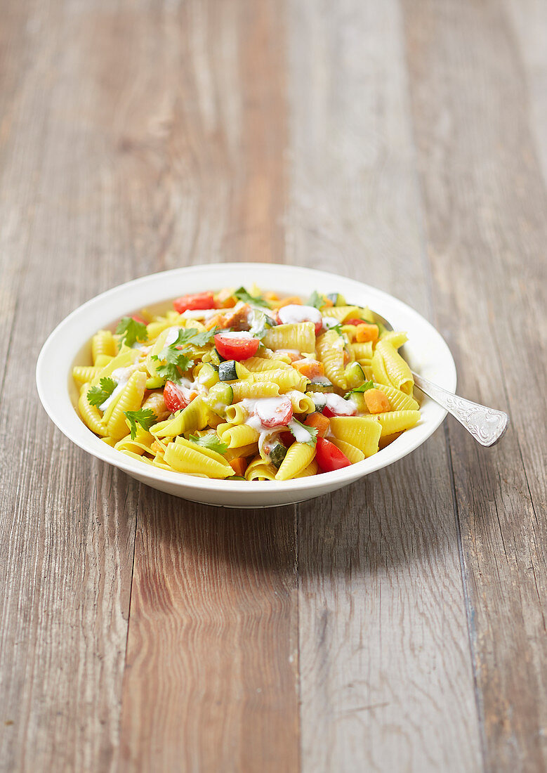 Pasta with summer vegetables and mozzarella