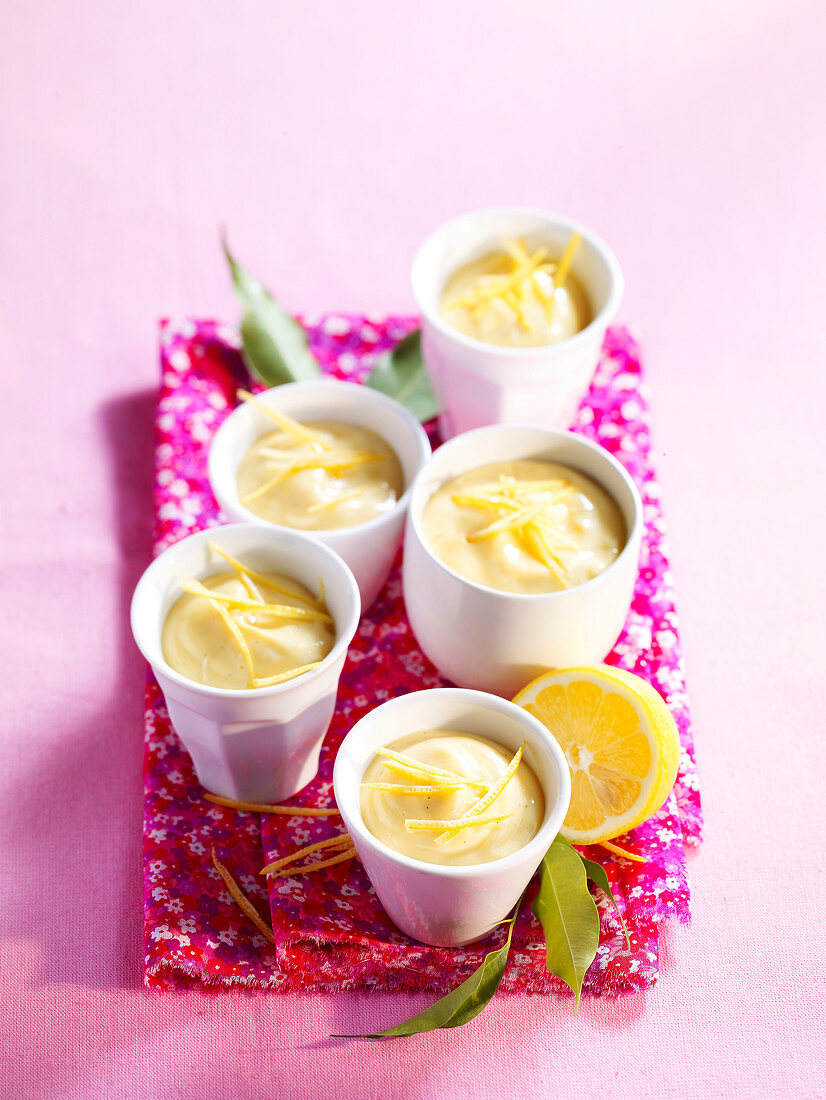 Vanilla-lemon cream in dessert bowls