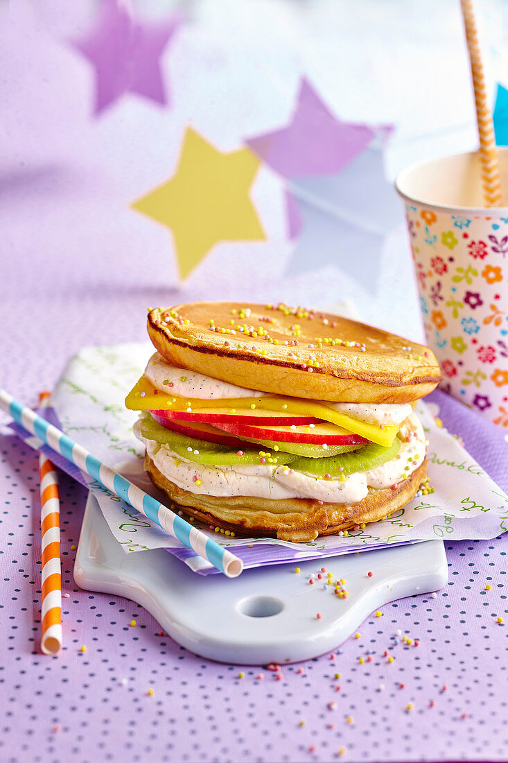 Pancake ‘hamburger’ filled with fruit slices and cream