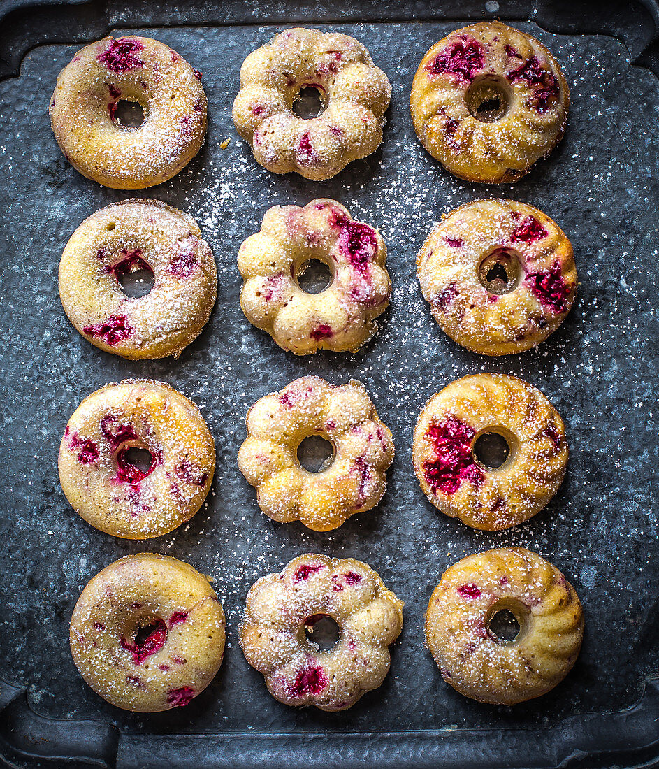 Himbeertörtchen auf Donut-Art