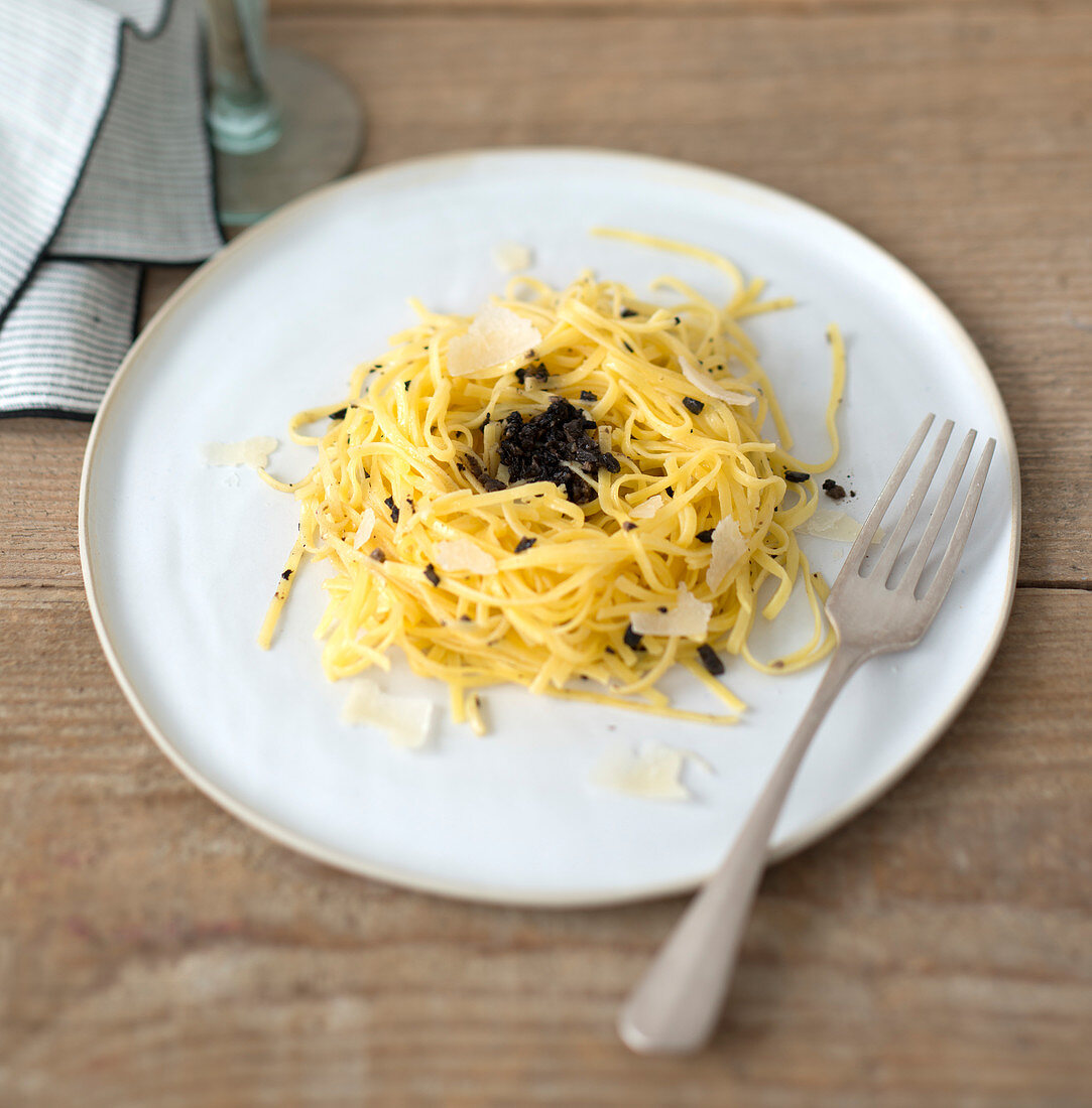 Linguine with chopped truffles and Parmesan cheese