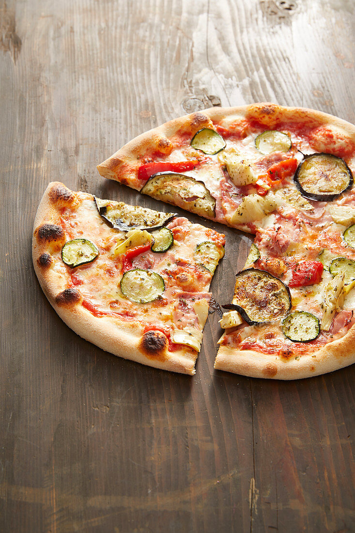 Vegetable pizza with aubergines, peppers and courgettes