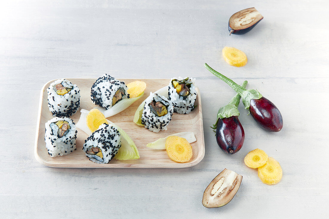 Caramelised chicory makis with aubergine and carrot