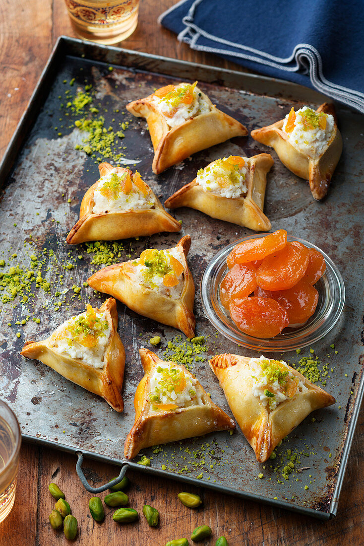 Puff pastry with dried apricots and pistachios