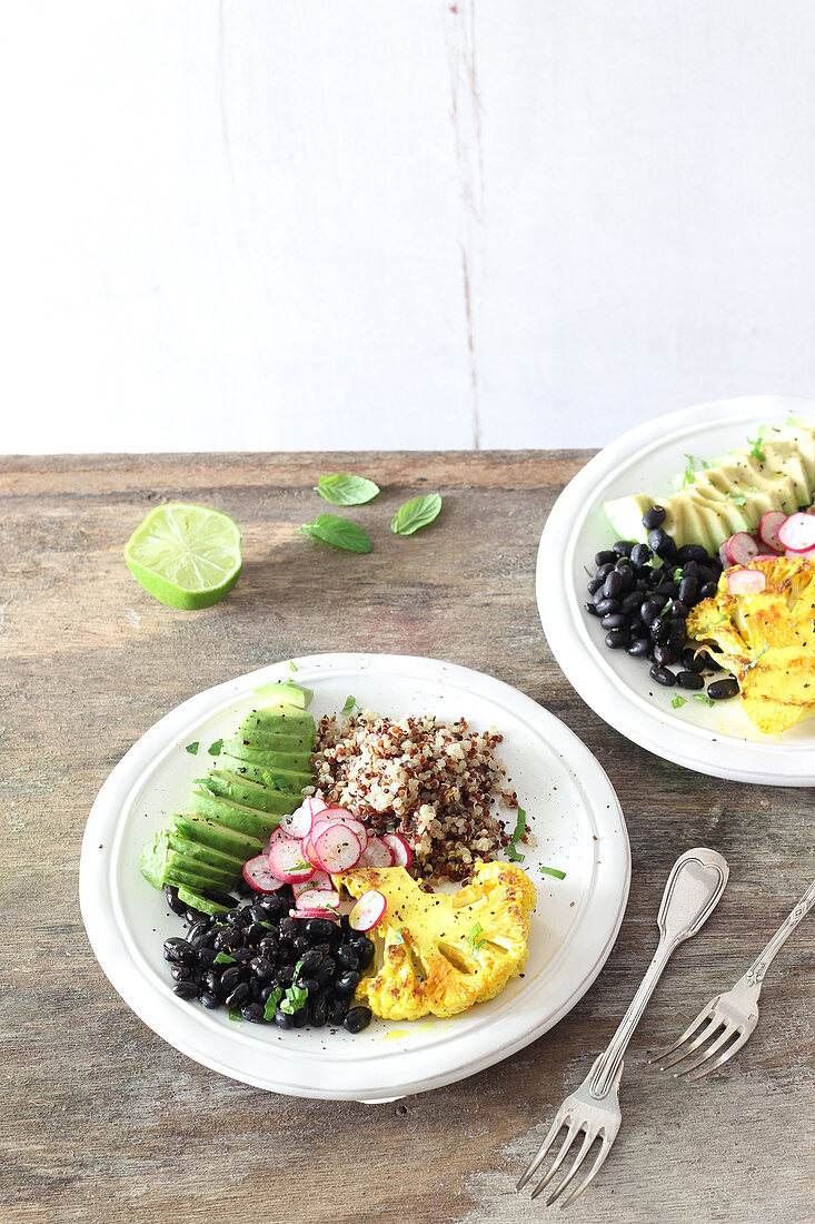 Vegetable platter with quinoa