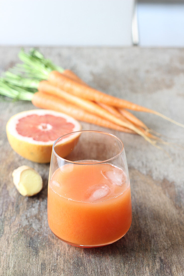 Carrot juice with grapefruit and ginger
