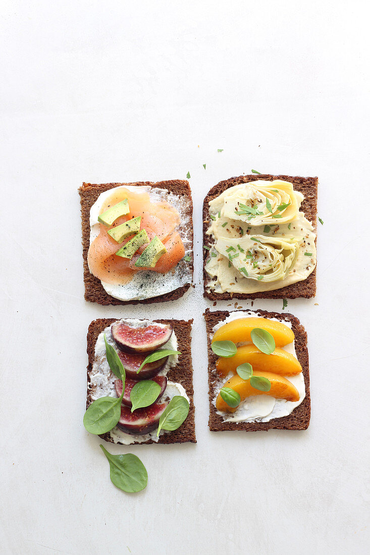 Wholemeal bread topped with fish, vegetables and fruit