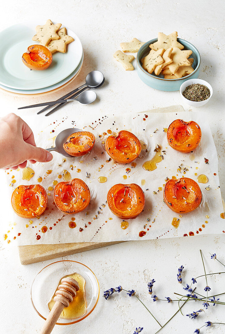 Roasted apricots with honey served with star biscuits with aniseed