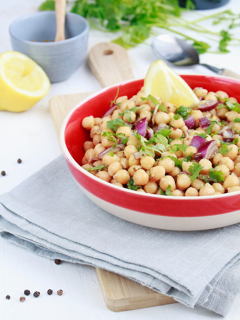 Chickpea salad with red onions, cumin, cinnamon and coriander