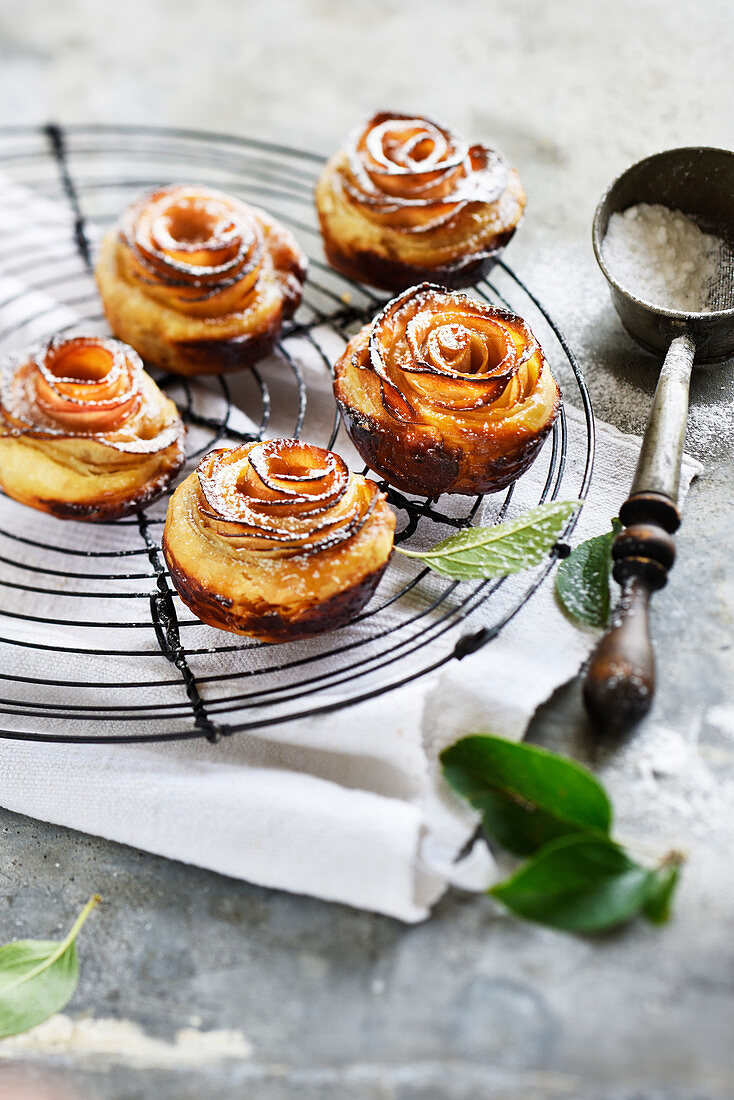 Apple rose tartlettes with caramelised apples and cinnamon