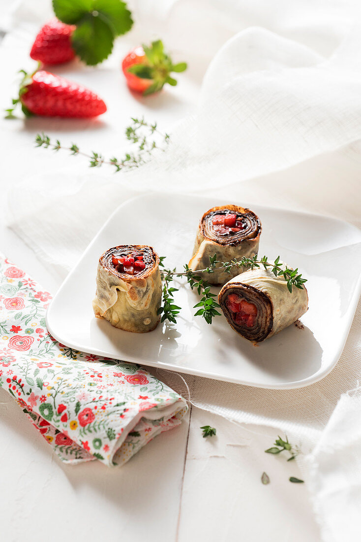 Pancake makis with strawberries and chocolate