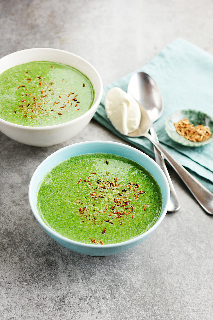 Spinach soup with mascarpone