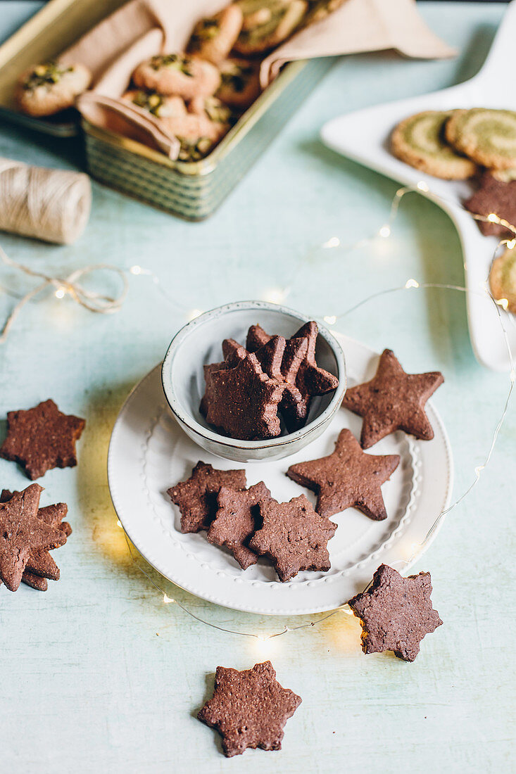 Sternförmige Schokoplätzchen zu Weihnachten