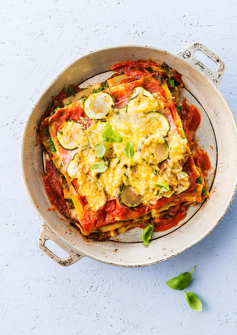 Lasagne mit Ricotta, Schinken, Spinat und Zucchini
