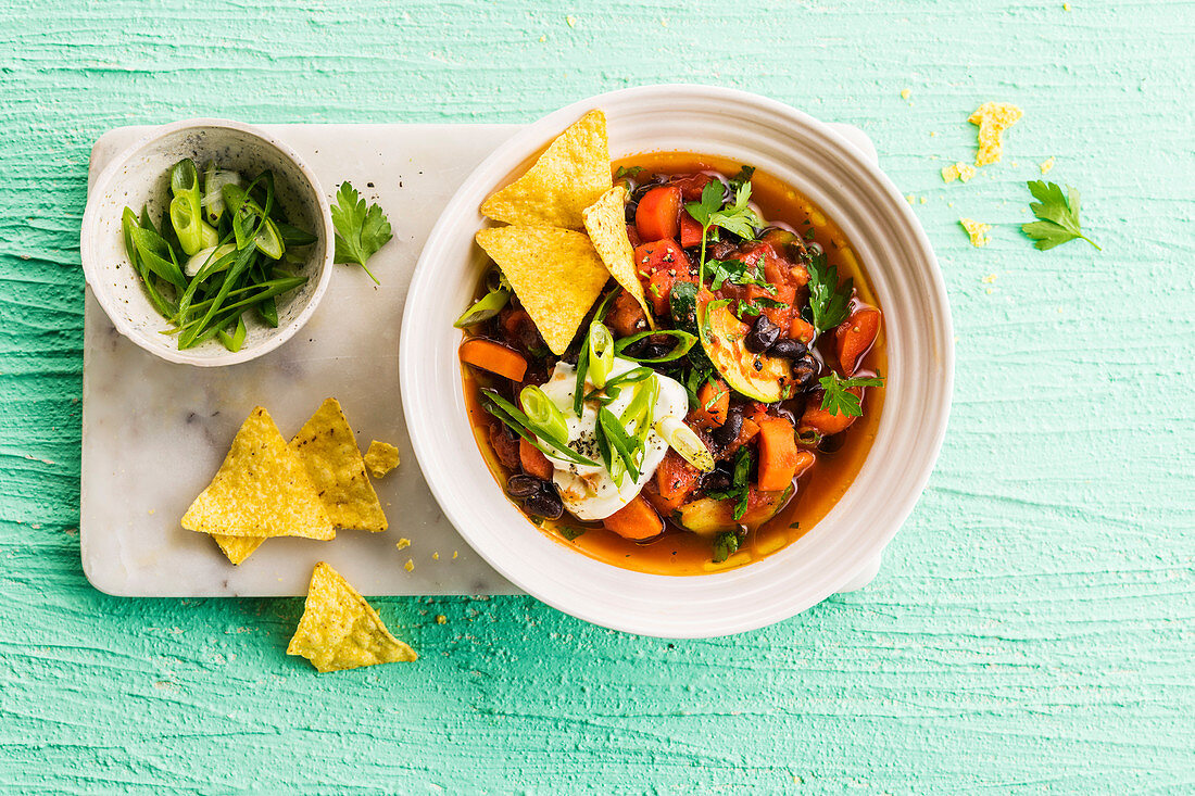 Vegetarian chilli served with tortilla chips